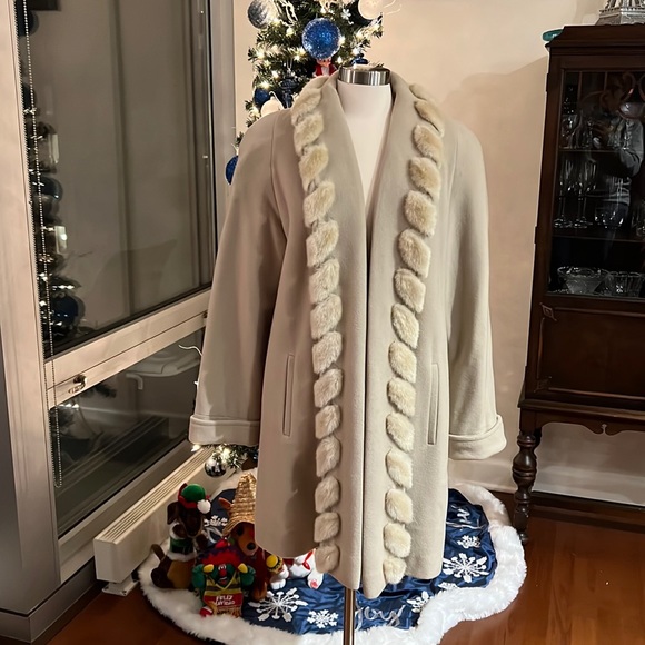 Albert Nipón Wool Coat - Picture 1 of 8